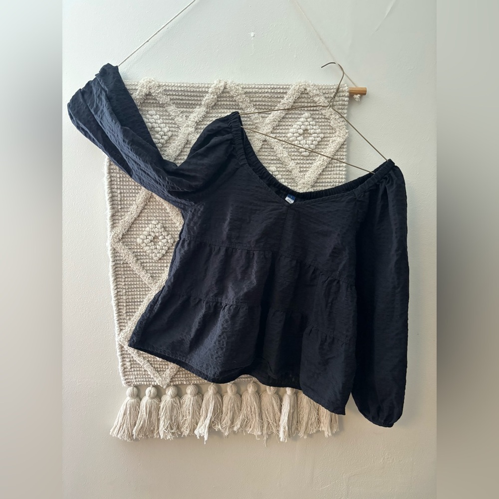 Black long puffy sleeve peplum top old navy size large